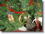 DSC01946 * Ornaments depicting Santa delivering toys by moonlight. * Ornaments depicting Santa delivering toys by moonlight. * 1280 x 960 * (485KB)