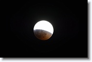 DSC_0687 *  
Object Eclipsing Moon (14.5 days at 100%) 
Telescope Takahashi FSQ-106 EDX III f/5 Astrograph 
Date 2019 January 20 
Camera Nikon D5200 DSLR 
Time 23:06 
Exposure 1/2 sec at ISO 100 
Notes Super Blood Wolf Moon Total Eclipse. 
 * 4496 x 3000 * (1.44MB)