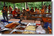 DSC_0836 * Good food in the foreground while everyone else listens to the good music. * 2992 x 2000 * (2.0MB)